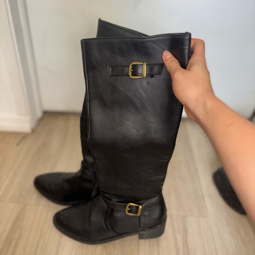 Black Knee-High Boots with Buckle Detail